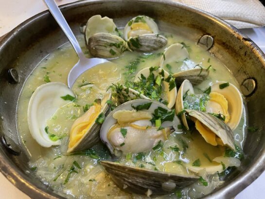 Ria Mar Clams in Green Sauce