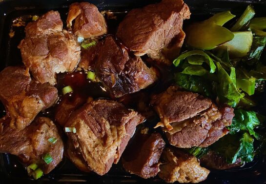 Mama Kha Moo (pork shanks)